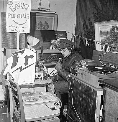 Radio Polaris pääosin vielä lavastetussa studiossa keväällä 1975